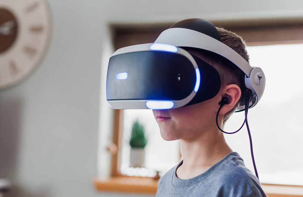 What are the benefits of XR in education?